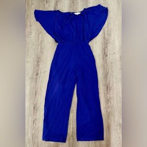 Worn once to a wedding. It’s super comfortable and really cute on.